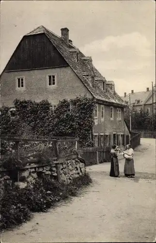 Ak Hartha Mittelsachsen, Reifschen Haus, Frauen mit Kind