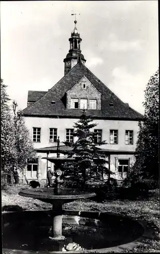 Ak Schlettau Erzgebirge, Blick zum Rathaus, Brunnen, Glockenturm