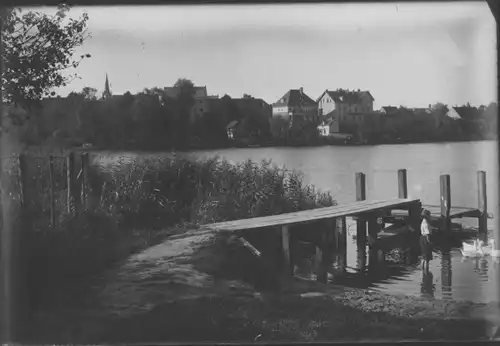 Foto Lippehne Lipiany Ostbrandenburg, Seepartie, Blick auf den Ort