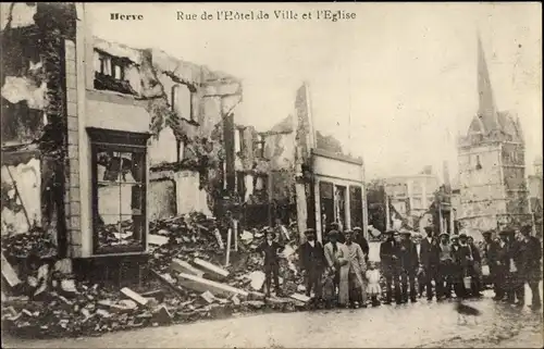 Ak Herve Liège Lüttich Wallonien, Rue de l'Hotel de Ville, L'Eglise, Kriegszerstörungen