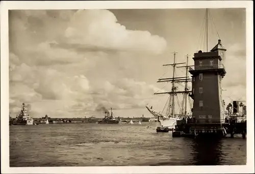 Ak Hansestadt Kiel, US Schlachtschiff, Signalturm, Segelschiff