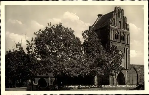 Ak Templin in der Uckermark, Prenzlauer Tor mit Ehrenmal