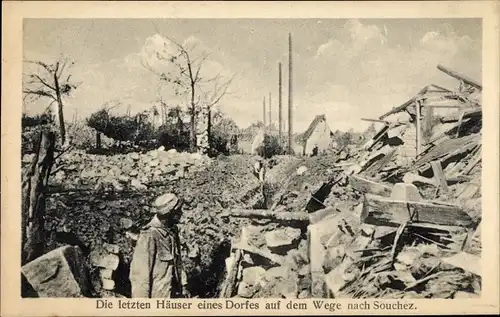 Ak Pas de Calais, letzte Häuser eines Dorfes auf dem Wege nach Souchez, I. WK