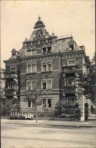 Ak Dresden Striesen, Wohnhaus, Straßenseite, Kinder
