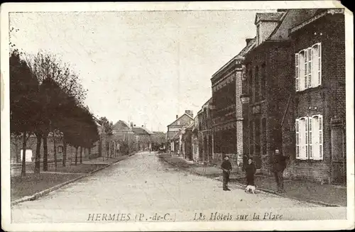 Ak Hermies Pas de Calais, Les Hotels sur la Place