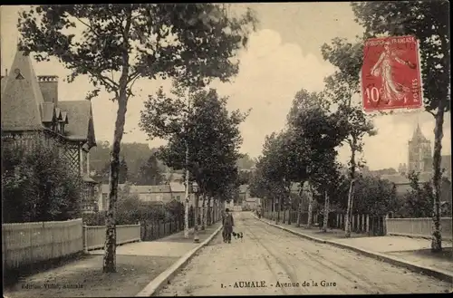 Ak Aumale Seine Maritime, Avenue de la Gare