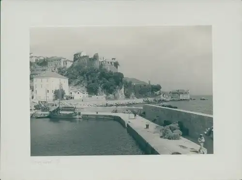 Foto Herceg Novi Montenegro, Hafenpartie mit Festung Kanli Kula