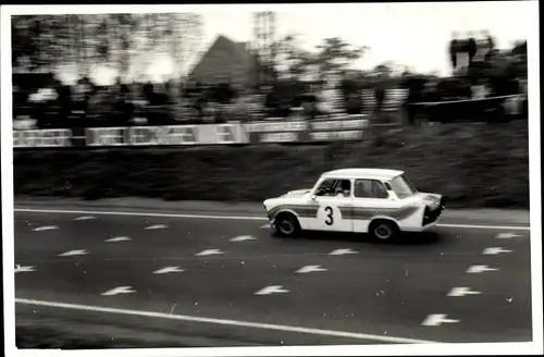 Foto Frohburg Sachsen, Frohburger Dreieck Rennen 1977, Trabant auf der Start Ziel Geraden