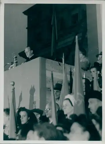 Foto Max Schirner Berlin, Unter den Linden, SED Parteitag auf dem August Bebelplatz, Otto Grotewohl