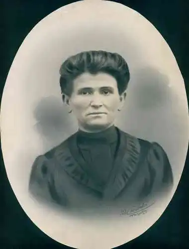 Foto Combalie, Henri, Toulouse, Portraitfotografie, Frau mit angelegtem Haar