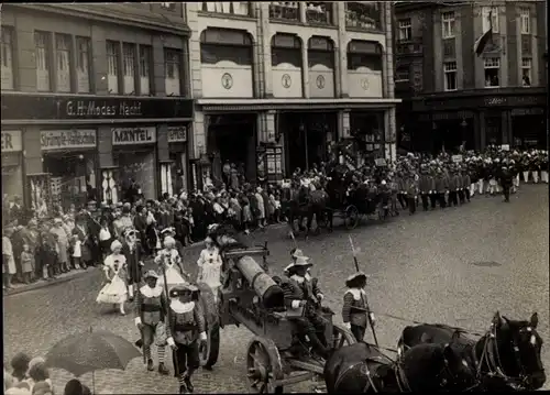 Foto Greiz in Thüringen, Schützenfest, Umzug, Festwagen, Kaufhaus