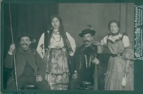 Kabinett Foto Frauen und Männer in Tracht, Bayern, Fotograf Ad. Hofmann