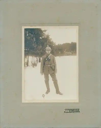 Foto Hammelburg in Unterfranken, Deutscher Soldat, Kaiserreich, Standportrait, Pickelhaube, Winter