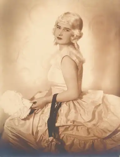 Foto Frauenportrait, Art Deco, Weißes Kleid, Fächer