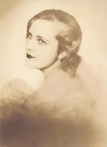Foto Frauenportrait, Art Deco, Kleid, Seitenansicht
