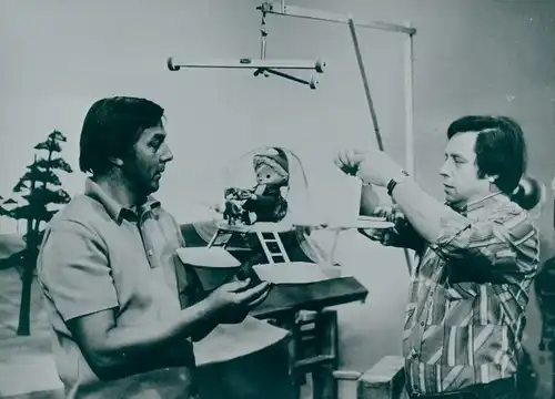 Foto Unser Sandmännchen, Sandmann, DDR Kinderfernsehen, Fahrzeugbauer Harald Serowski, Hubschrauber