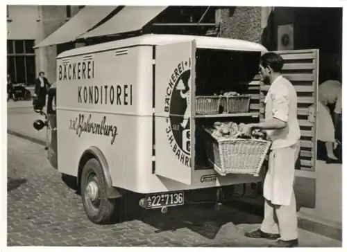 Foto Fahrzeug Firma Vidal Harburg, Goliath Kofferwagen mit Spezialeinrichtung für Bäckereien