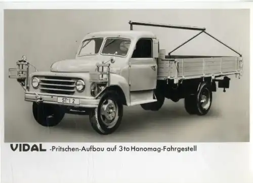 Foto Fahrzeug Firma Vidal Harburg, Pritschen-Aufbau auf 3 t Hanomag-Fahrgestell