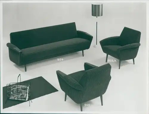 Foto Wohnzimmermöbel, Sitzgruppe, Sofa 904, Sessel 905 A, Stehlampe, 50er Jahre, Reklame