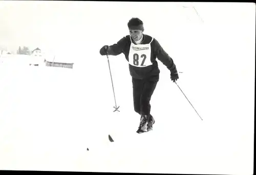 Foto Garmisch Partenkirchen, Wintersport, Skiläufer de Dorego, Startnummer 82