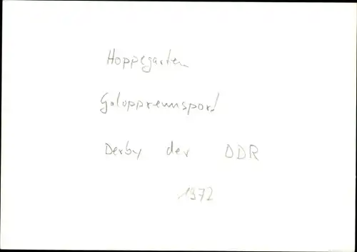 Foto Hoppegarten in Brandenburg, Galopprennbahn, Derby der DDR 1972, Zuschauer, Musikpavillon
