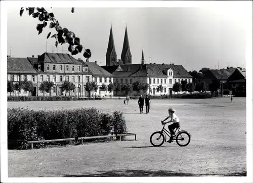 Foto Neuruppin in Brandenburg, Ernst Thälmann Platz, Klosterkirche, 1973