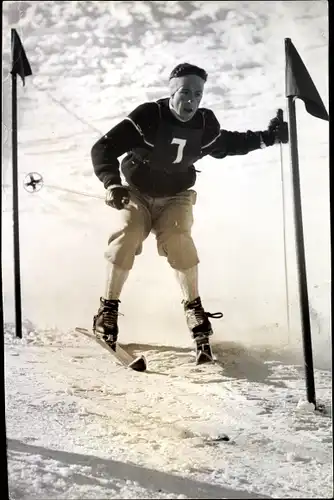 Foto Wintersport, Französischer Skirennfahrer Jean Vuarnet in der Abfahrt, Startnr. 7