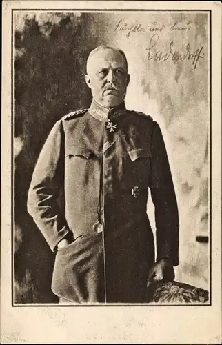 Ak General Erich Friedrich Wilhelm Ludendorff, Standportrait, Uniform, Schwesternspende