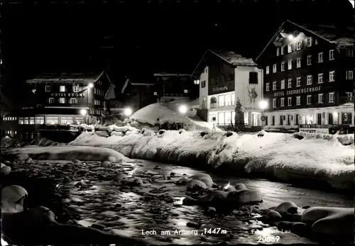 Ak Lech am Arlberg Vorarlberg, Nachtansicht, Hotel Tannbergerhof, Hotel Krone