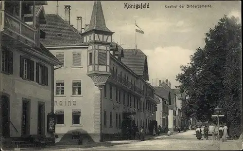 Ak Königsfeld im Schwarzwald, Gasthof der Brüdergemeine, Fußgänger