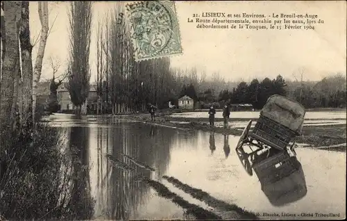 Ak Breuil en Auge Calvados, La Route departementale, envahie par les eaux, lors du debordement