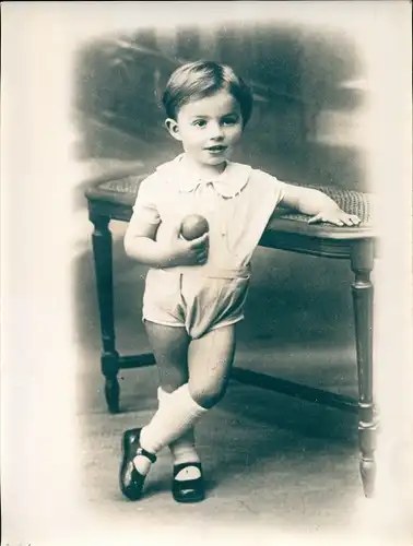 Foto Combalie, Henri, Toulouse, Portraitfotografie, Junge mit Ball in der Hand
