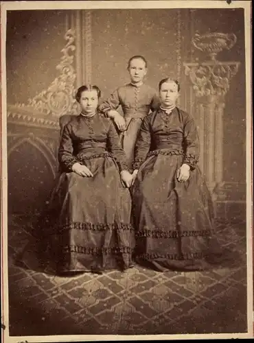 CdV Zwei Frauen und ein Mädchen, Portrait Wilhelmine Schütz, Dorothee, Friederike Sudrow