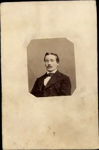 Carte de Visite Portrait von einem Mann im Anzug