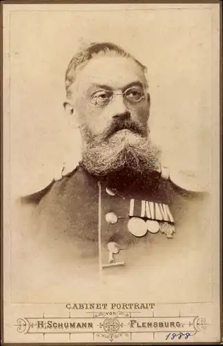 Kabinettfoto H. Schumann Flensburg, Deutscher Offizier im Kaiserreich, Portrait, Orden