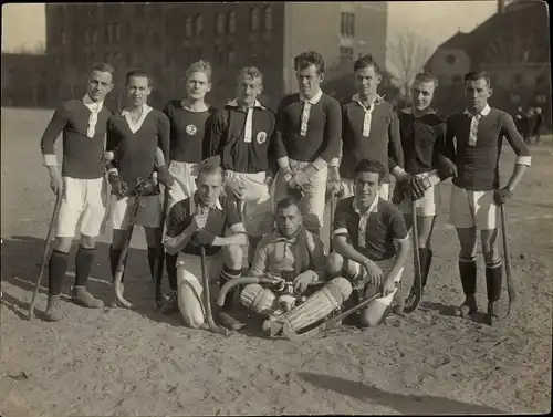 Foto G. Riebicke Berlin Charlottenburg, Krumme Straße 54, Feldhockey Mannschaft, Gruppenbild