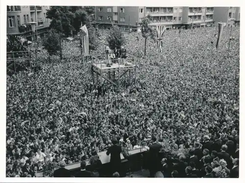 Foto Berlin Schöneberg, Bert Sass, Rathaus, US Präsident John F. Kennedy zu Besuch 1963, Rede