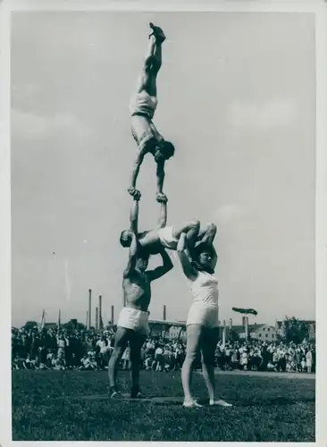 Foto Max Schirner Berlin, Meißen in Sachsen, 2. Jugendparlament, Turner auf der Jugendwiese, 1947