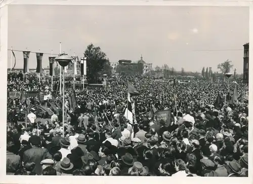Foto Max Schirner Berlin, Platz der Republik, 1. Mai Feier 1951, Menschenmassen