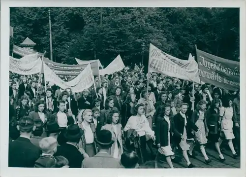 Foto Schirner Berlin, 3. Parlament der FDJ in Leipzig, Aufmarsch