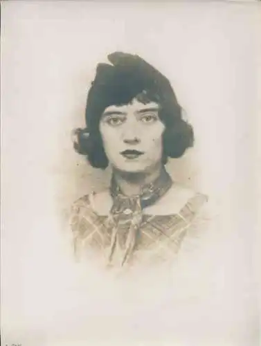 Foto Combalie, Henri, Toulouse, Portraitfotografie, Frau mit Kurzhaarfrisur und Hut