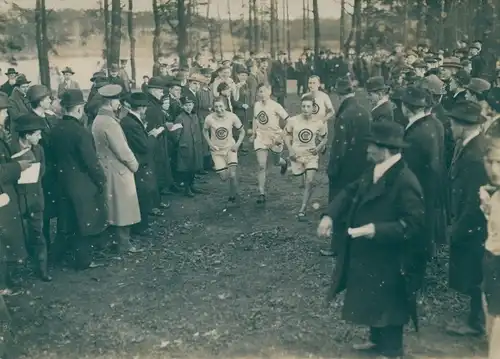 Foto Berlin Charlottenburg, Laufwettbewerb 1910, Charlottenburger SC, Zuschauer