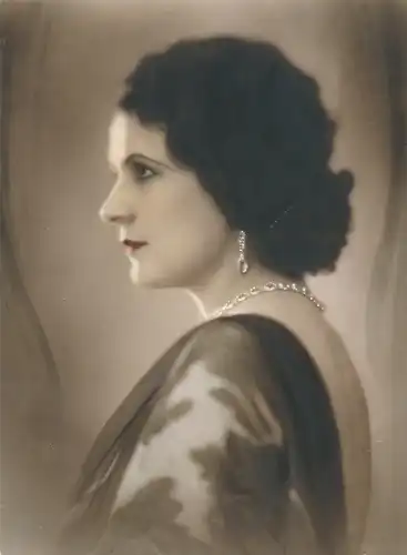 Foto Frauenportrait, Art Deco, Ohrringe, Kette