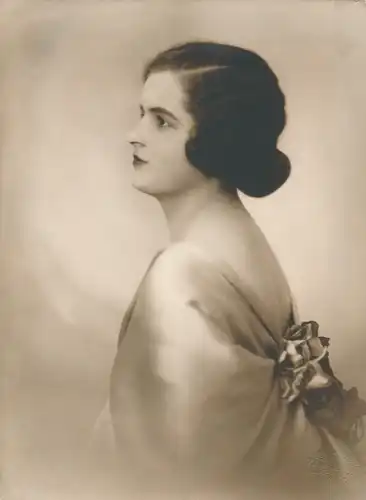 Foto Frauenportrait, Art Deco, Kleid, Seitenansicht