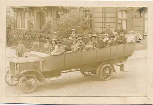 Foto offenes Automobil, Touristen, Stadtrundfahrt
