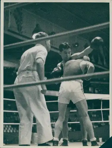 Foto Olympia, japanischer Boxer Nakano gegen Finnen Savolainen