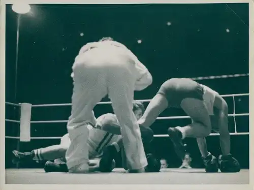 Foto Olympia 1936, Boxkampf, Laurie gegen Sobkowiak