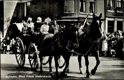 Ak Schagen Nordholland Niederlande, West Friese klederdracht, Kutsche