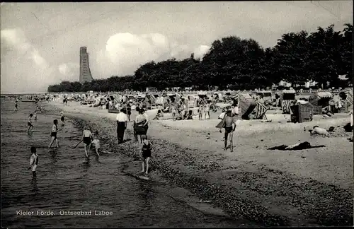 Ak Ostseebad Laboe, Marine Ehrenmal, Strandleben