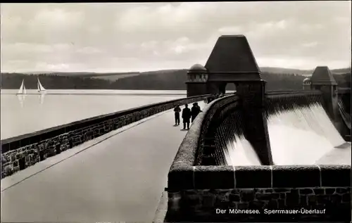 Ak Möhnesee im Kreis Soest Nordrhein Westfalen, Möhne See, Sperrmauer Überlauf